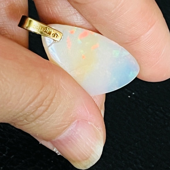 Pre owned 18k gold Ethiopian opal pendant - Picture 4 of 10